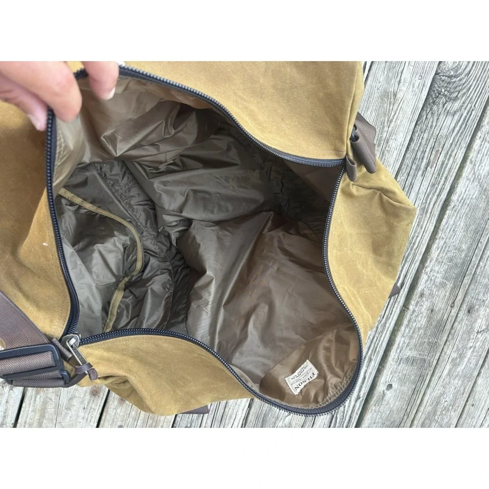 Filson Medium Sized Field Duffle Bag Dark Tan Brand New With Stains